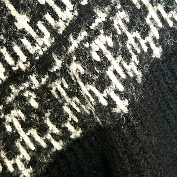 ***SOLD*** Nordic sweater - Universal Thread Goods Co. size M - Picture 3 of 4